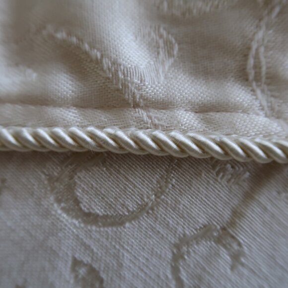 Lenox Opal Innocence 58" x 88" Oblong Tablecloth Champagne - Picture 4 of 7